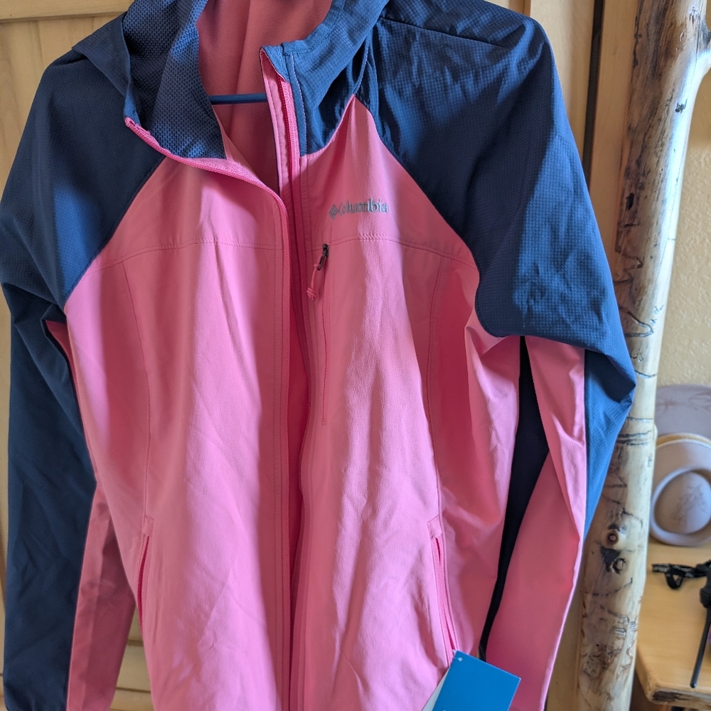 Columbia Women's Vibrant Pink and Navy Lightweight Jacket New With Tags